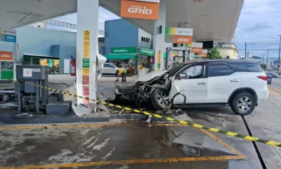 Carro Colide em Bomba de Gasolina na Zona Oeste do Rio de Janeiro; Ninguém Fica Ferido