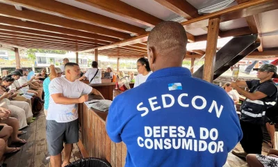 Mais de 200kg de alimentos impróprios e cachaça sem registro apreendidos em Angra dos Reis