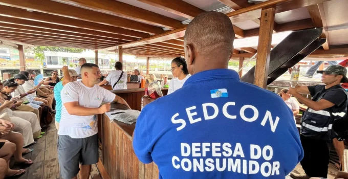 Mais de 200kg de alimentos impróprios e cachaça sem registro apreendidos em Angra dos Reis