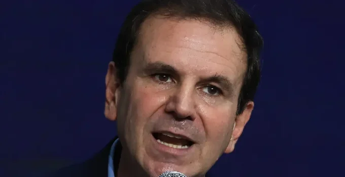 Eduardo Paes Rejeita Propostas de 'Deportar Gringos' no Rio e Pede 'Recepção Calorosa' a Turistas