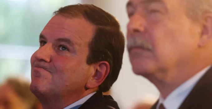 Escolha da família Bolsonaro para governo do Rio gera pânico em núcleos de Eduardo Paes e Lula