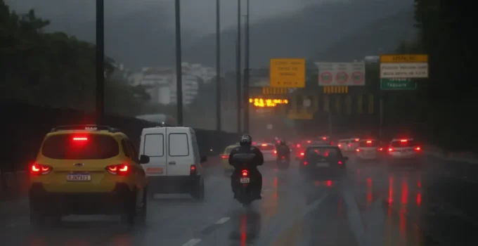 Alerta de Grande Perigo Meteorológico no RJ: Chuvas Intensas Podem Superar 100mm/dia Até Sexta-feira (27)