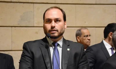 MP do Rio reabre investigação contra Carlos Bolsonaro por suposta prática de 'rachadinha' em seu gabinete