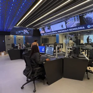 Chefe de Polícia de Nova York visita Rio e conhece CompStat e CIVITAS para aprimorar segurança municipal