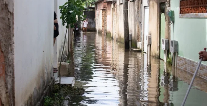 Santa Cruz: Moradores do Lote 2 desabafam sobre 'rotina de abandono' e enchentes recorrentes após forte chuva