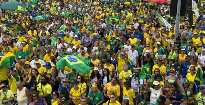 USP e Cebrap estimam 4,7 mil pessoas em ato pró-Bolsonaro em Copacabana com margem de erro de 12%