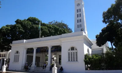 Edifício Touring na Praça Mauá reabre como polo gastronômico com vista para Baía de Guanabara