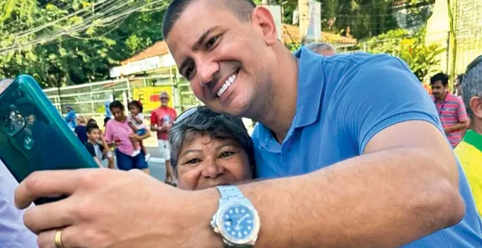 Vereadores do Rio propõem Medalha Pedro Ernesto para Douglas Ruas em movimento para alavancar candidatura ao governo