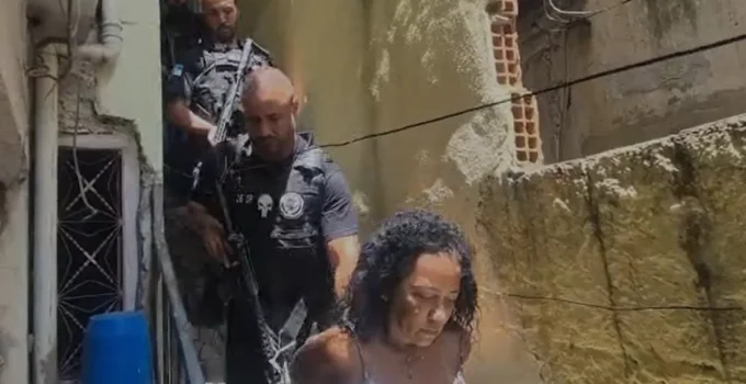 Mulher com 39 passagens criminais, a "Zanja", é presa por aplicar golpes "Boa Noite, Cinderela" no Rio de Janeiro