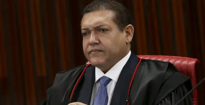 Julgamento de Governador do Rio no TSE: 2 votos pela cassação antes de pedido de vista; Ministro Kassio Nunes Marques suspende processo