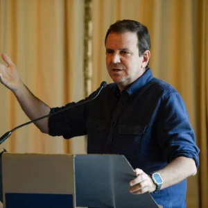 Eduardo Paes Lidera com Folga Disputa pelo Governo do RJ, Indica Pesquisa Real Time Big Data