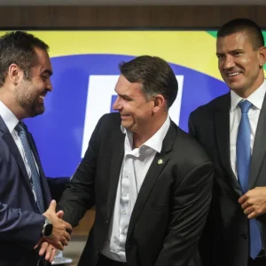 Douglas Ruas (PL): Mais tempo na política do que na polícia para governar o Rio de Janeiro