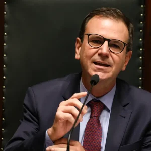 Eduardo Paes chama cúpula do governo Cláudio Castro de 'bandidos' e 'delinquentes' após prisão de vereador