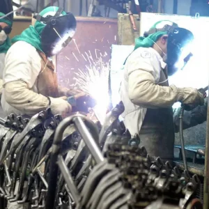 Produção Industrial do Rio de Janeiro Dispara 5,6% em Janeiro, Superando Média Nacional e Mostrando Resiliência