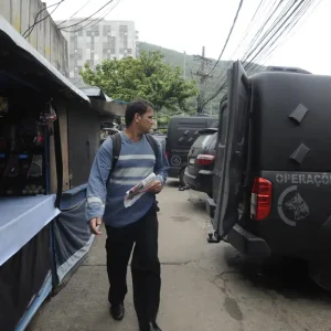 Operação do BOPE no Morro dos Prazeres: 8 mortos, incluindo líder do Comando Vermelho, e ônibus incendiado