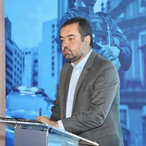 Rio de Janeiro em Alerta: Governador Cláudio Castro pode renunciar e criar vácuo de poder com sucessão comprometida
