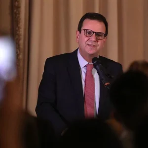 Eduardo Paes deixa Prefeitura do Rio para disputar governo estadual nas eleições