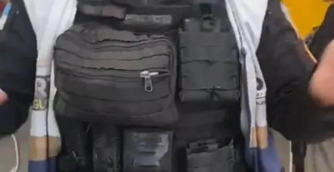 PM é flagrado debochando de homem com deficiência auditiva em abordagem no BRT do Rio; vídeo viraliza