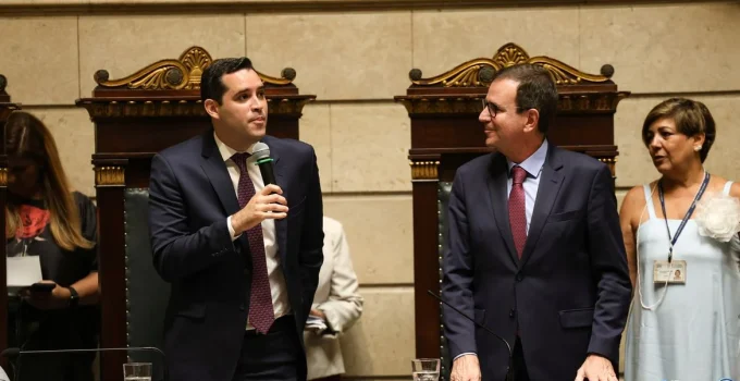 Eduardo Cavaliere assume como novo prefeito do Rio de Janeiro em cerimônia no Palácio da Cidade