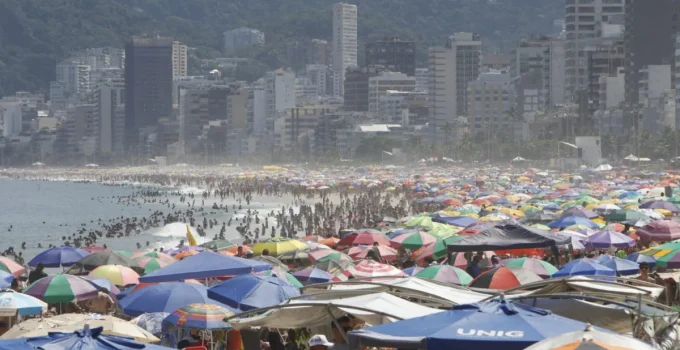 Domingo de Sol Lotou as Praias do Rio; Veja a Previsão do Tempo Completa para a Semana de Outono
