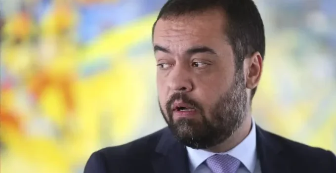 Cláudio Castro renuncia ao governo do RJ para disputar o Senado; TJ-RJ assume interinamente