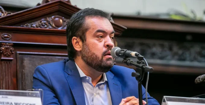 Cláudio Castro renuncia ao governo do RJ na véspera de julgamento no TSE sobre cassação de mandato