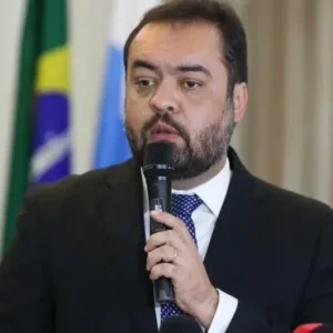 Cláudio Castro Renuncia ao Governo do RJ em Manobra para Salvar Carreira Política Antes de Julgamento no TSE