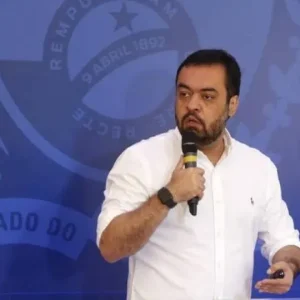 Cláudio Castro Renuncia ao Governo do RJ Antes de Julgamento Crucial no TSE, Gerando Nova Disputa Política