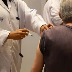 Rio de Janeiro inicia campanha anual de vacinação contra a gripe para todas as idades a partir de 6 meses