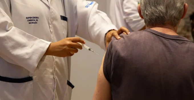 Rio de Janeiro inicia campanha anual de vacinação contra a gripe para todas as idades a partir de 6 meses