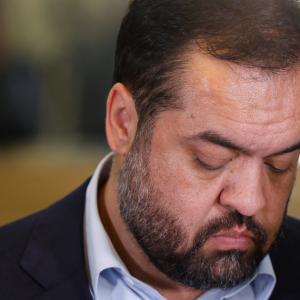 TSE forma maioria e torna Cláudio Castro inelegível por 8 anos após denúncia de esquema no RJ