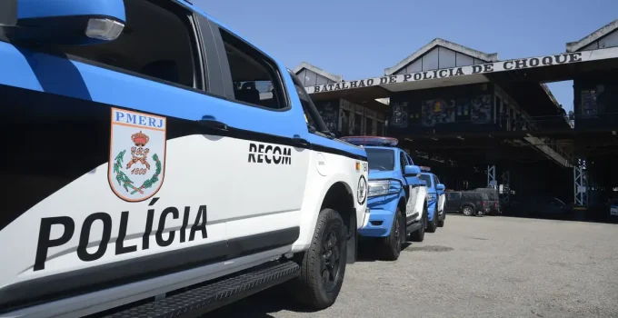 Policial Militar agride estudantes em manifestação por melhorias em escola estadual no Rio de Janeiro