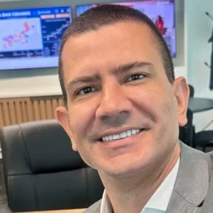 Douglas Ruas é eleito presidente da Alerj e pode assumir governo do RJ em meio a crise política