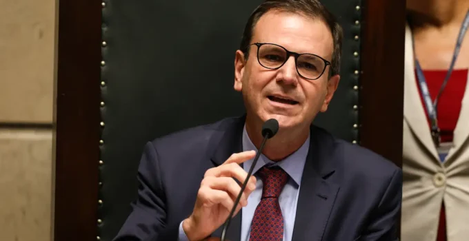 Diretas Já no RJ: Eduardo Paes critica eleição indireta e se dispõe a ser candidato