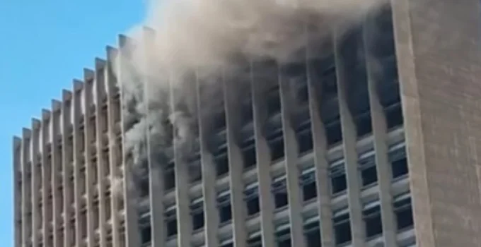 Incêndio de Grandes proporções atinge antigo Centro Administrativo do Banco do Brasil no Andaraí, Zona Norte do Rio