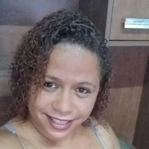 Mulher morre baleada na frente do filho durante operação policial no Complexo do Salgueiro, em São Gonçalo