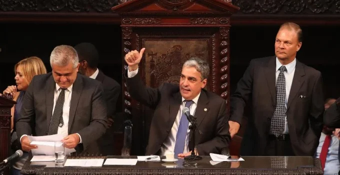 Eleição Indireta no RJ com Voto Secreto: André Ceciliano (PT) Visto como Beneficiado em Disputa pelo Governo