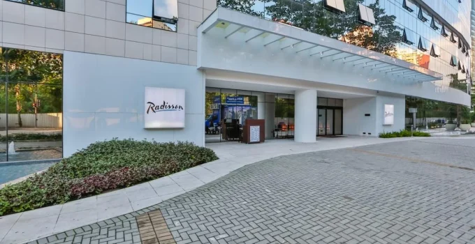 Radisson Rio de Janeiro Barra Oferece Almoço Exclusivo de Páscoa no Restaurante Origens com Buffet Especial e Harmonização de Vinhos