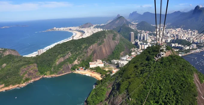 Justiça Federal do Rio proíbe tirolesa no Pão de Açúcar e condena empresa a pagar R$ 30 milhões