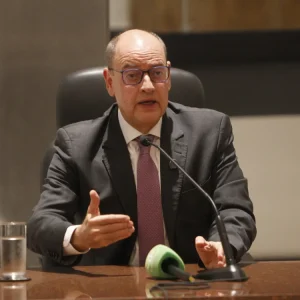 Futuro da Política Fluminense: STF Define Mandato-Tampão, Trans Travesti Candidata ao Senado e Expansão do Castra Mais RJ